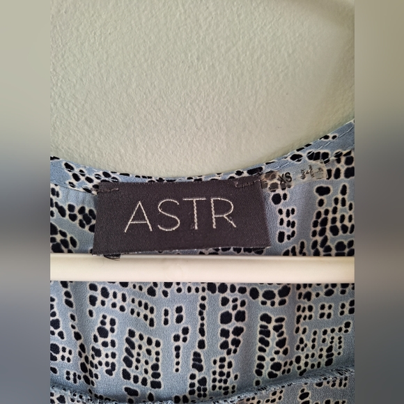 ASTR Surplice Wrap Sleeveless Top - Picture 3 of 6